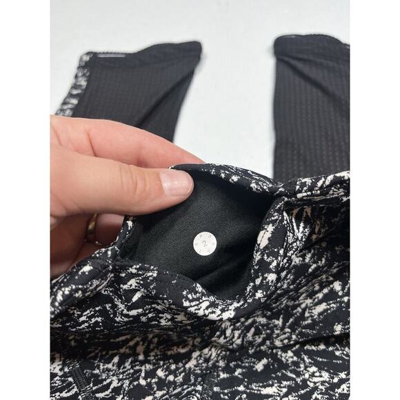 Lululemon Black/white Capri Leggings Work Out Athletic Womens Size 2 - Picture 2 of 7